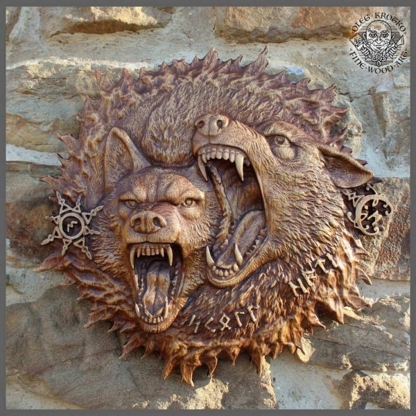wolves wood carving