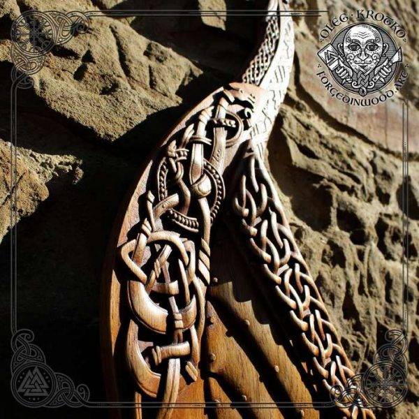 Drakkar carvings